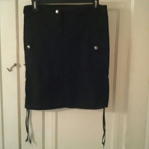 Black knee-length skirt